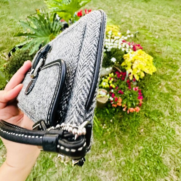 Vintage Coach Coach Herringbone Woolen Tweed Clutch Wristlet Black and White - Picture 15 of 16